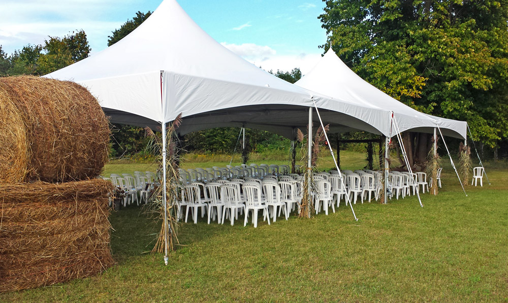 From intimate ceremonies to grand Ottawa nuptials, discover the ideal tent size for weddings ranging from 20, 30, 50, 100, 150, 200 guests. A definitive guide for your perfect day!